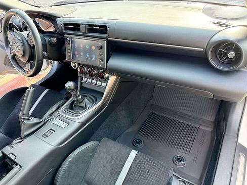 Used 2024 Toyota GR86 Premium image 27