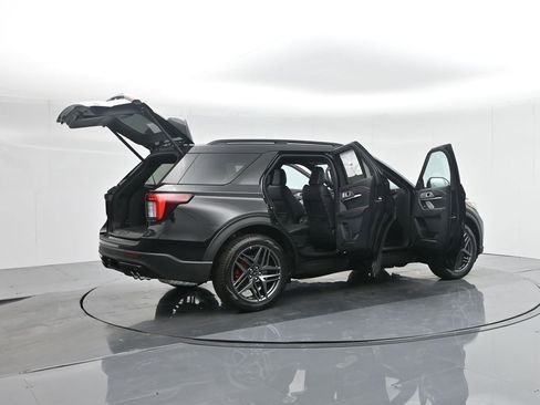New 2025 Ford Explorer ST image 5