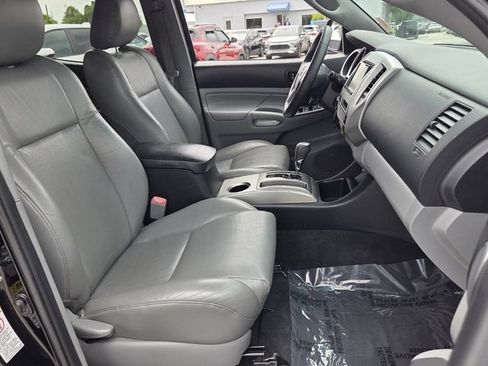 Used 2012 Toyota Tacoma 4x4 Double Cab w/ TRD Sport Pkg image 17