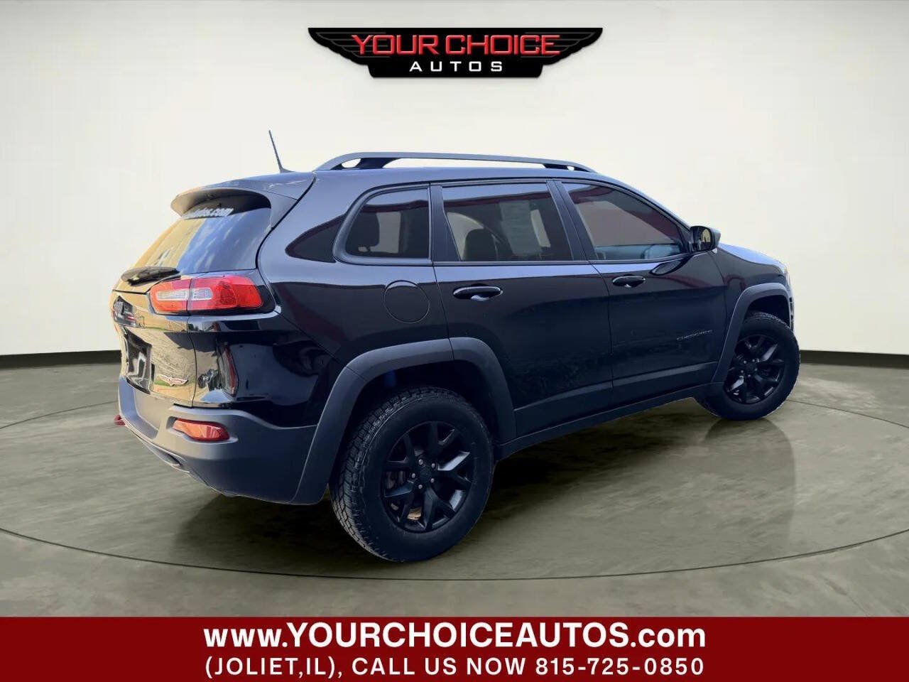 Used 2017 Jeep Cherokee Trailhawk w/ Comfort/Convenience Group AWD/4WD image 8