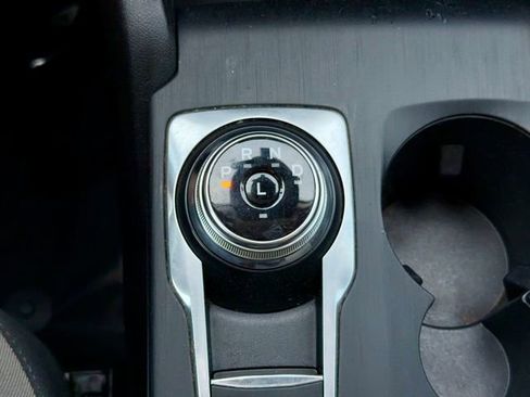 Used 2021 Ford Escape SE image 22