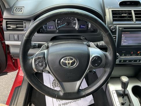 Used 2014 Toyota Camry SE FWD image 25
