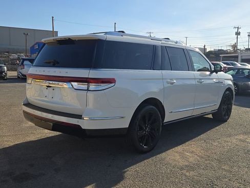 Used 2023 Lincoln Navigator L Reserve image 3