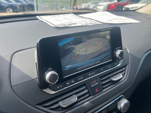 Used 2024 Nissan Altima 2.5 S FWD image 14
