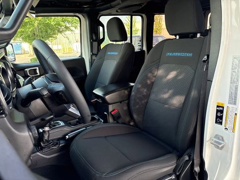 Used 2023 Jeep Wrangler Unlimited Rubicon 4xe w/ Safety Group AWD/4WD image 19