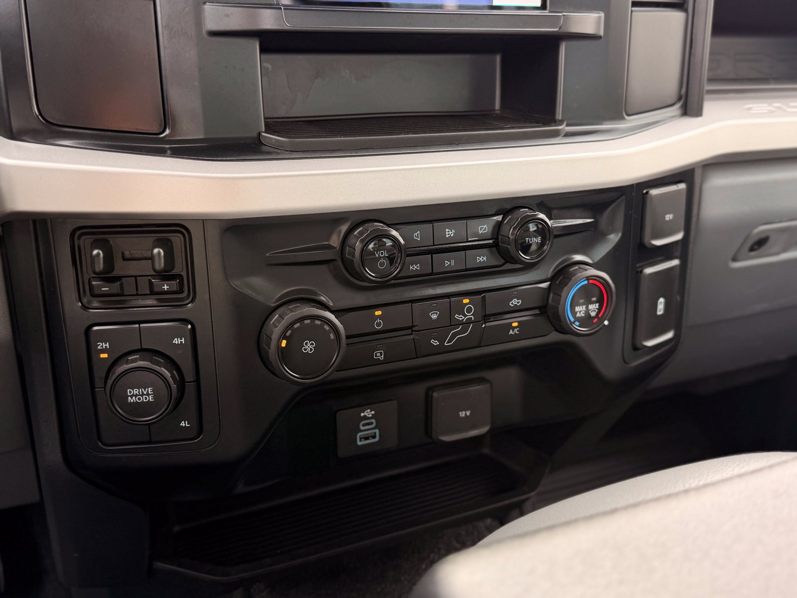 Used 2024 Ford F350 XL w/ XL Driver Assist Package AWD/4WD image 40