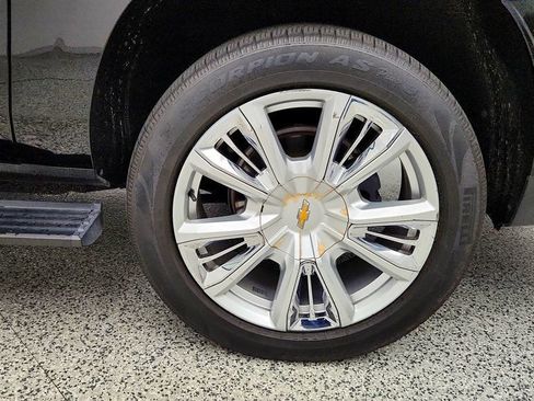 Used 2022 Chevrolet Suburban High Country AWD/4WD image 9