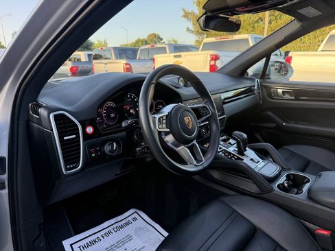 Used 2023 Porsche Cayenne AWD/4WD image 6