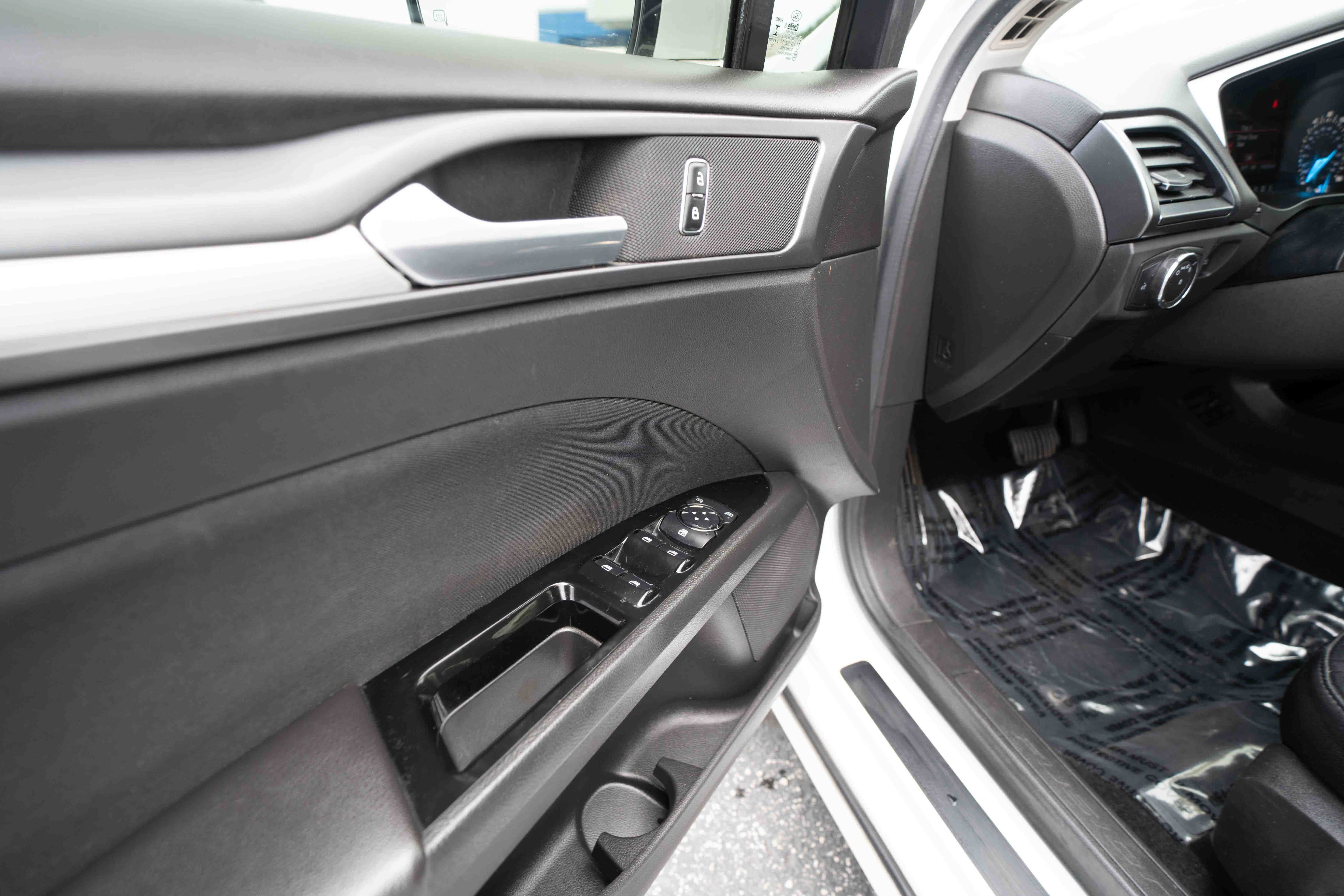 Used 2014 Ford Fusion SE FWD image 7