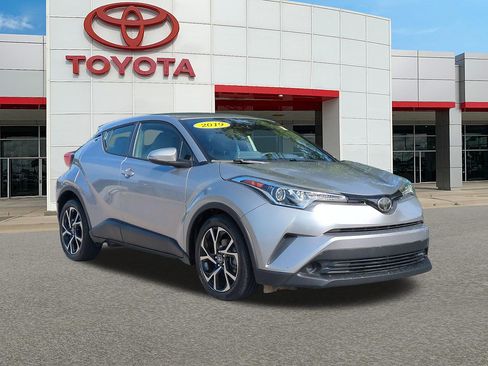 Used 2019 Toyota C-HR XLE FWD image 1