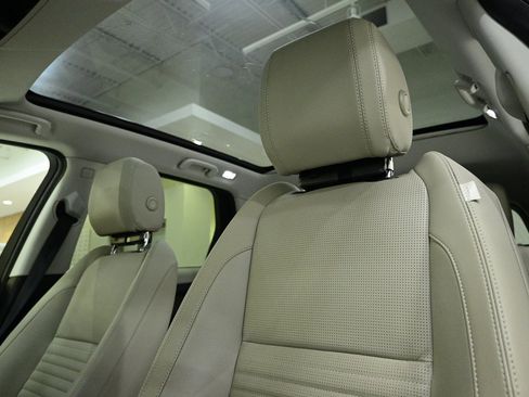 Used 2024 Land Rover Discovery Sport S image 19