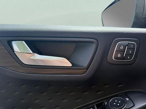 Used 2020 Ford Escape Titanium w/ Titanium Premium Package 2.0 image 25