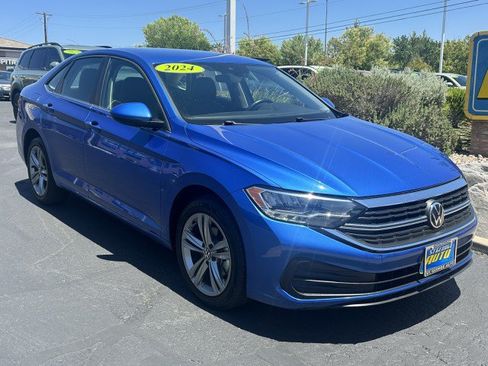 Used 2024 Volkswagen Jetta SE FWD image 1