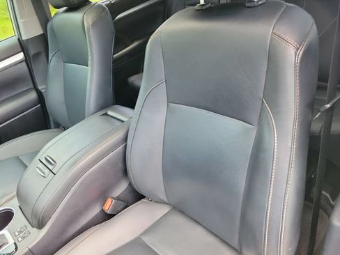 Used 2019 Toyota Highlander XLE FWD image 14