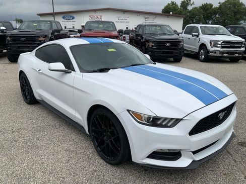 Used 2016 Ford Mustang Coupe RWD image 2