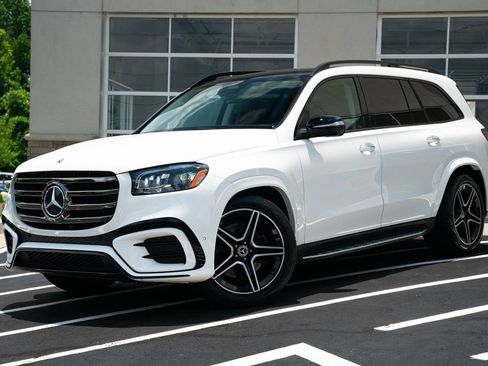 Used 2024 Mercedes-Benz GLS 450 4MATIC image 2