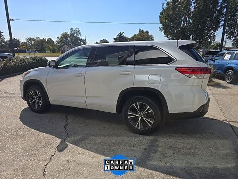 Used 2018 Toyota Highlander LE image 16