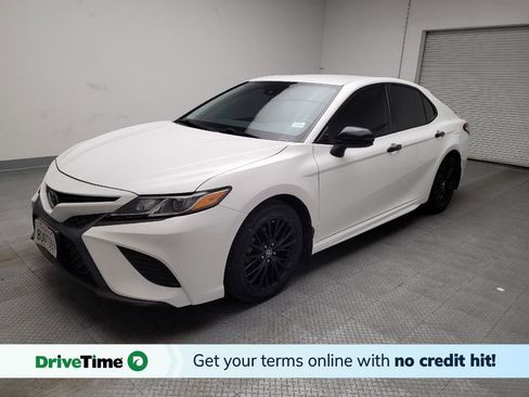 Used 2019 Toyota Camry SE image 1