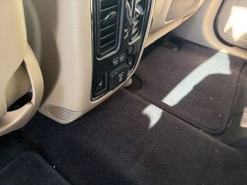 Certified 2016 Jeep Grand Cherokee Limited AWD/4WD image 11
