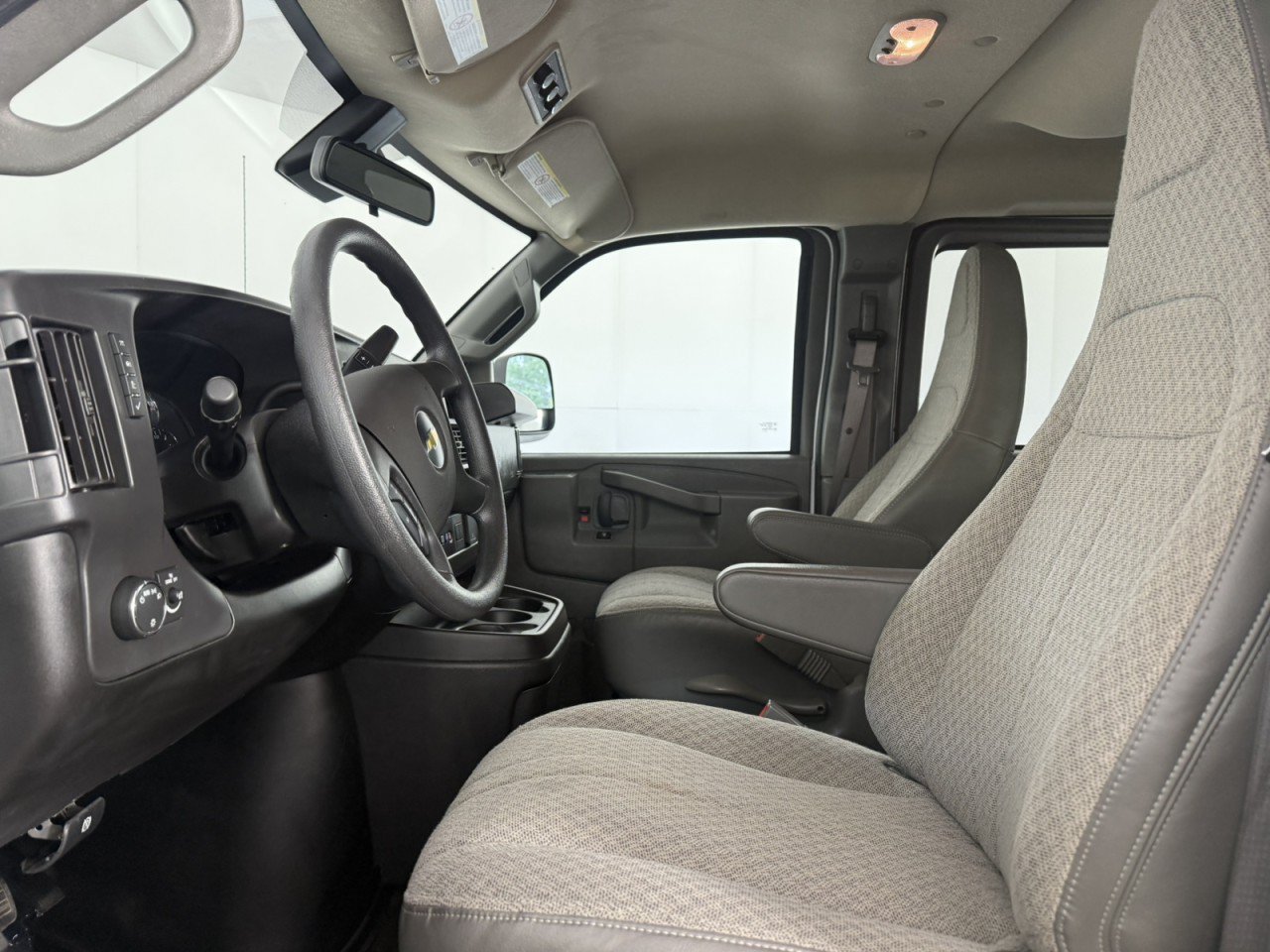 Used 2025 Chevrolet Express 3500 LT w/ LT Preferred Equipment Group RWD image 15