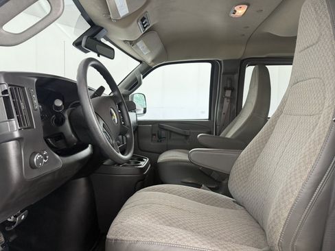 Used 2025 Chevrolet Express 3500 LT w/ LT Preferred Equipment Group RWD image 15
