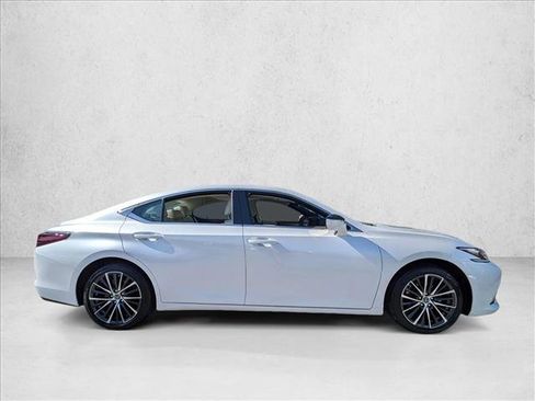 Certified 2025 Lexus ES 350 w/ Premium Package image 4