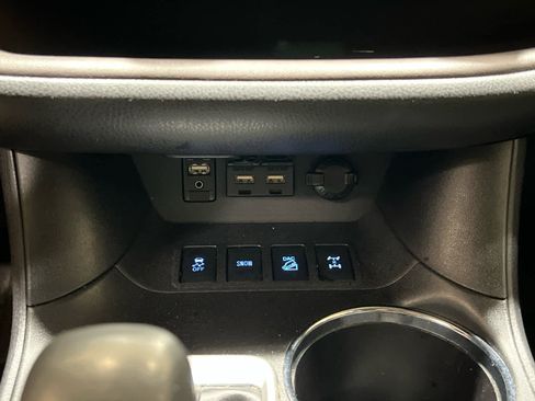 Used 2019 Toyota Highlander XLE w/ Carpet Mat Package (TMS) image 19