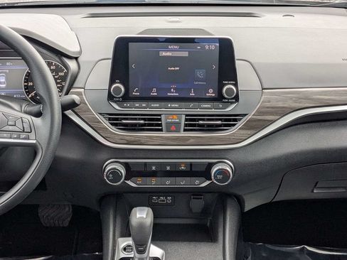 Used 2025 Nissan Altima 2.5 SV FWD image 16
