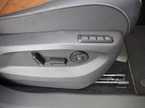 Used 2025 Volkswagen Tiguan SEL R-Line image 37