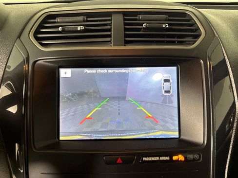 Used 2019 Ford Explorer XLT w/ Equipment Group 201A AWD/4WD image 17