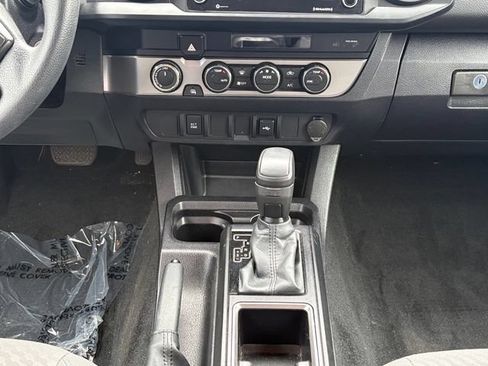 Used 2022 Toyota Tacoma SR AWD/4WD image 11