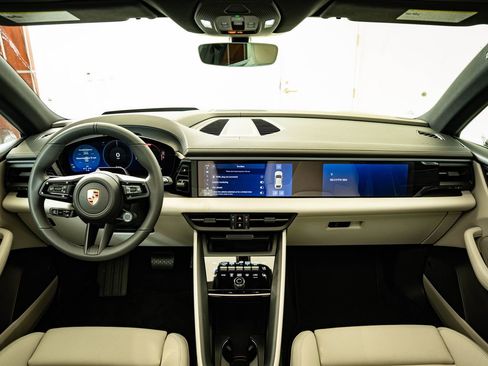 New 2026 Porsche Macan 4 Electric AWD/4WD image 6