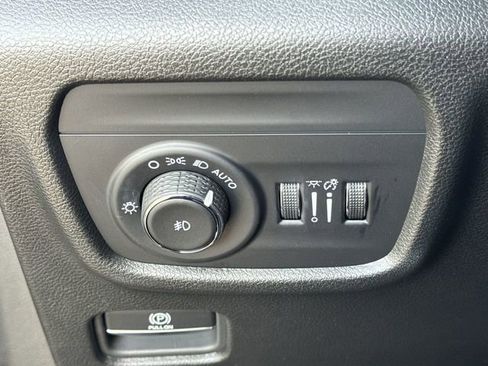 Used 2024 Jeep Grand Cherokee Limited w/ Black Appearance Package image 20