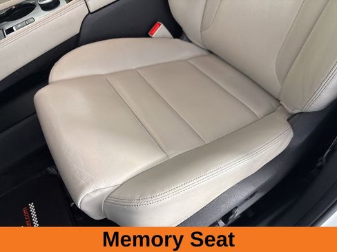 Used 2023 Nissan Rogue SL w/ SL Premium Package image 13