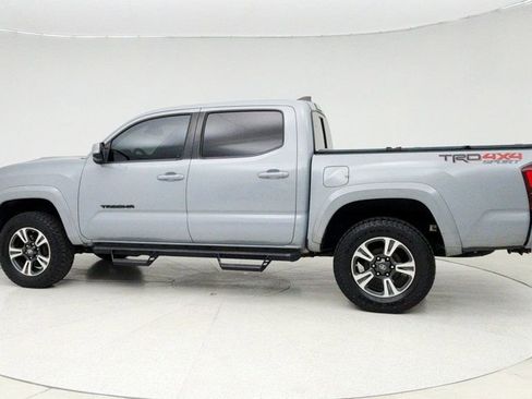 Used 2018 Toyota Tacoma TRD Sport image 7