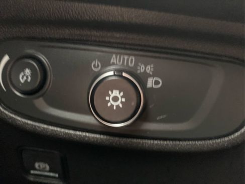 Used 2024 GMC Terrain SLE image 22