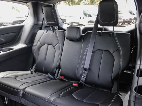 New 2027 Chrysler Pacifica Select FWD image 20
