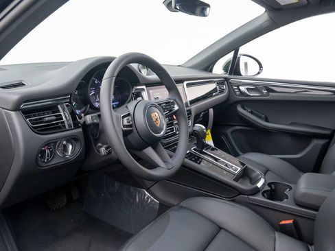 New 2025 Porsche Macan image 4