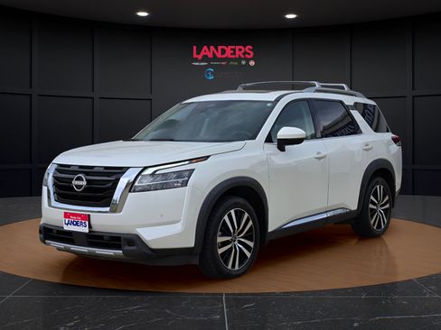 Used 2023 Nissan Pathfinder Platinum FWD image 1
