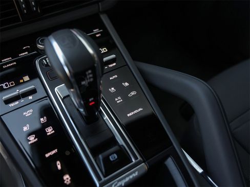 Certified 2022 Porsche Cayenne Turbo image 24