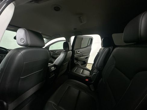 Used 2022 GMC Acadia SLT w/ Technology Package FWD image 13