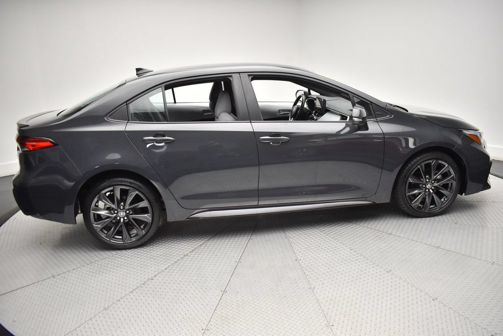 Used 2025 Toyota Corolla SE FWD image 4