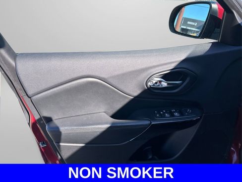 Used 2019 Jeep Cherokee Latitude Plus image 19