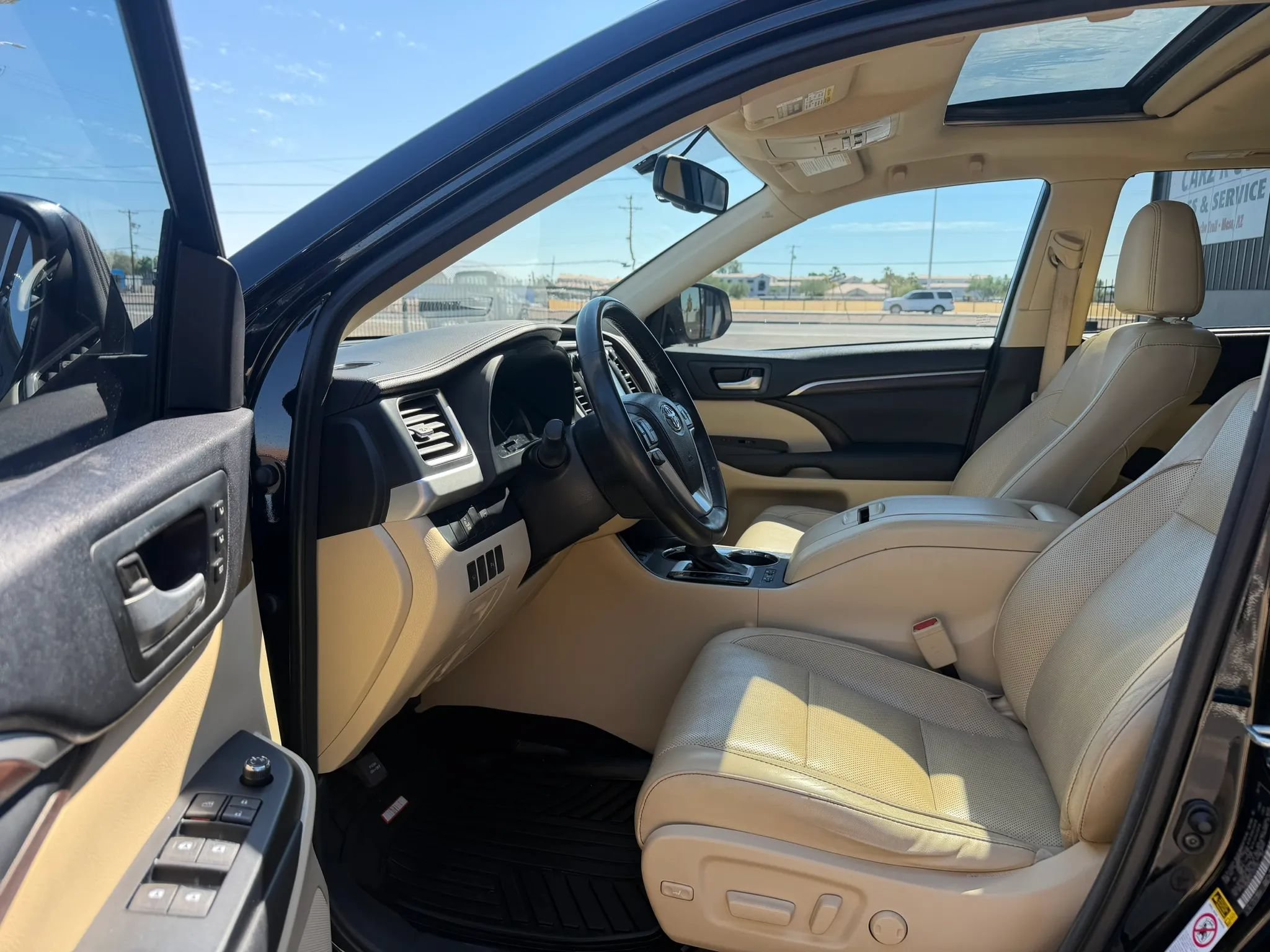 Used 2015 Toyota Highlander Limited AWD/4WD image 17