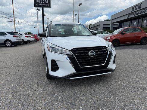 Used 2021 Nissan Kicks S FWD image 4