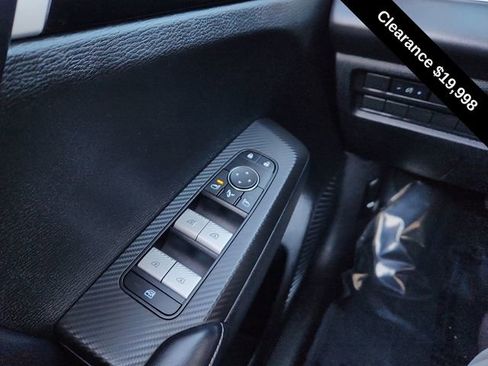 Used 2024 Mitsubishi Outlander SE image 35