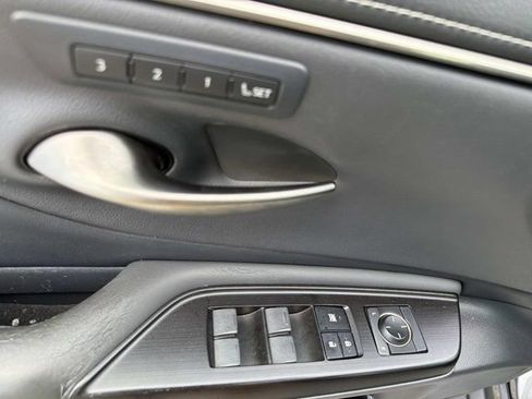 Used 2019 Lexus ES 350 w/ Premium Package FWD image 9