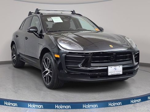 Used 2025 Porsche Macan AWD/4WD image 3
