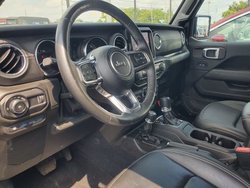 Used 2023 Jeep Wrangler Unlimited Sahara w/ Cold Weather Group AWD/4WD image 9