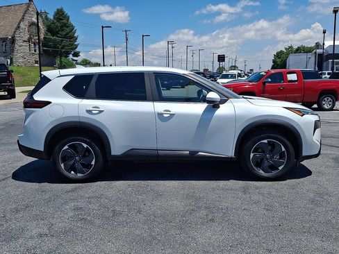 Used 2025 Nissan Rogue SV AWD/4WD image 7